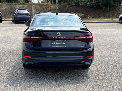 Used 2025 Volkswagen Jetta SE FWD image 8