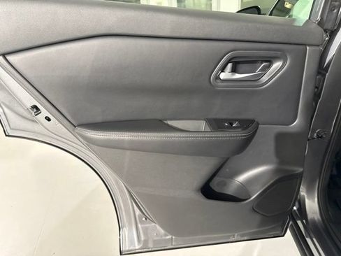 Used 2024 Nissan Rogue SV FWD image 15