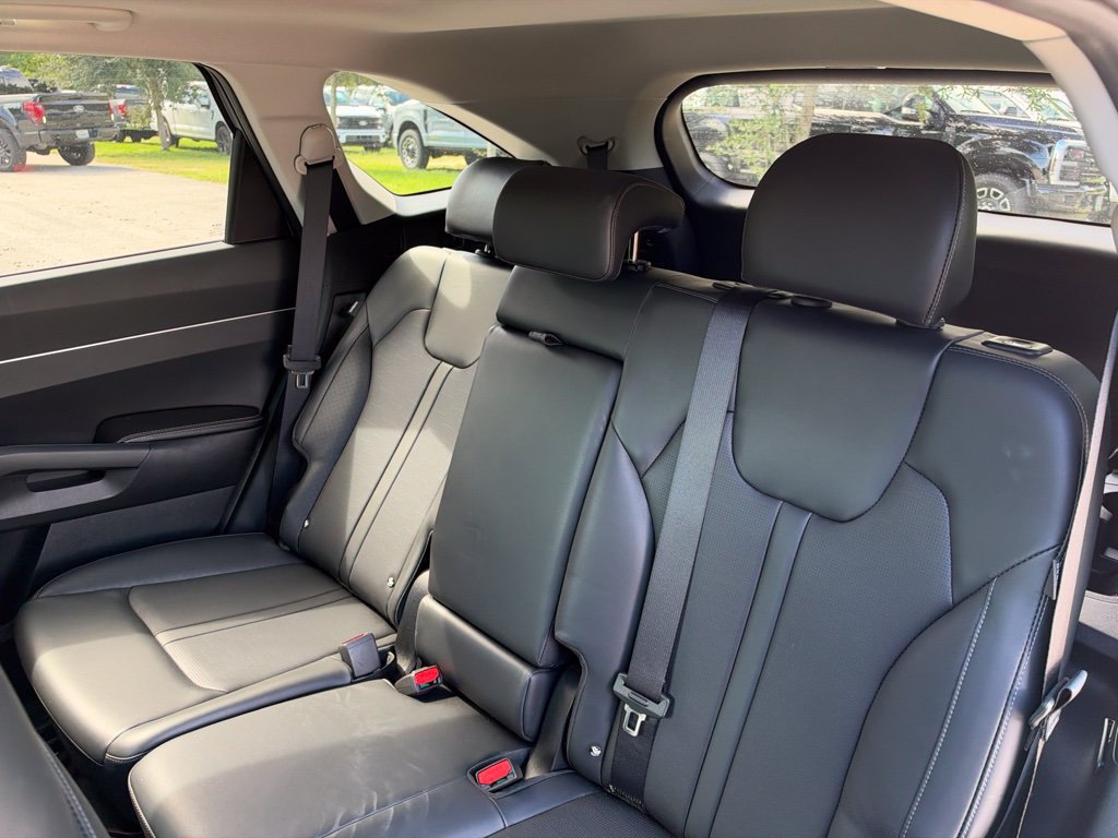 Used 2024 Kia Sorento S w/ Panoramic Sunroof Package FWD image 11