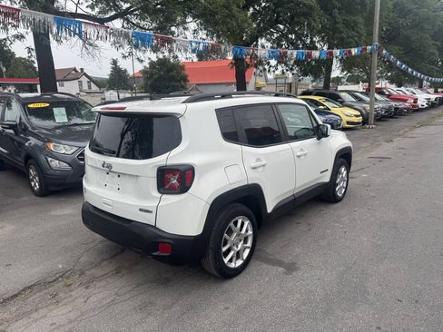 Used 2019 Jeep Renegade Latitude FWD image 4