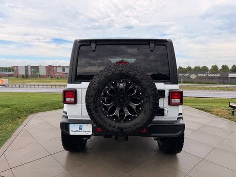 Used 2022 Jeep Wrangler Unlimited Sahara AWD/4WD image 8