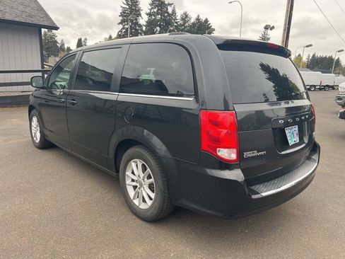 Used 2019 Dodge Grand Caravan SXT image 5