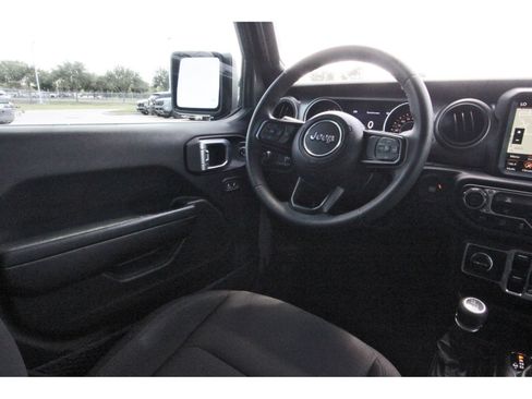 Used 2023 Jeep Gladiator Sport AWD/4WD image 10