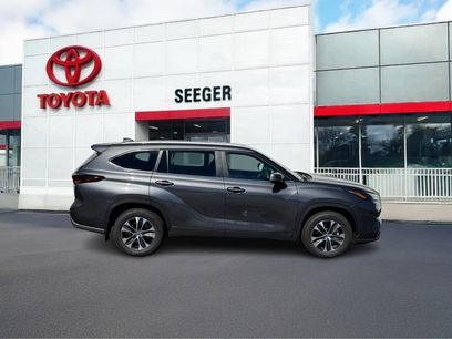 Used 2025 Toyota Highlander AWD