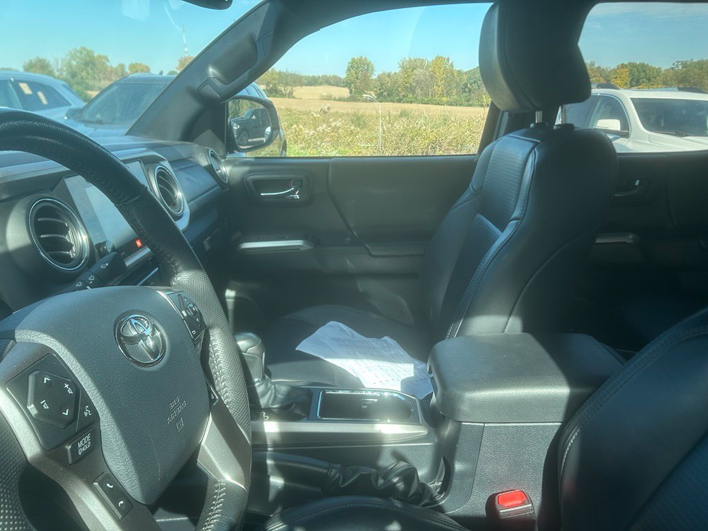 Used 2019 Toyota Tacoma Limited AWD/4WD image 3