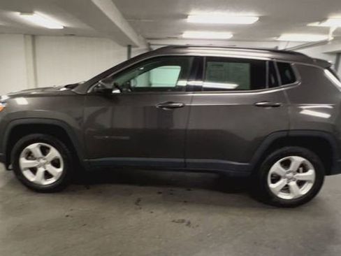 Used 2019 Jeep Compass Latitude w/ Popular Equipment Group AWD/4WD image 5