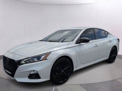 Used 2022 Nissan Altima 2.5 SR w/ Midnight Edition Package FWD image 1