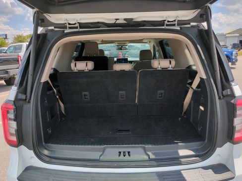 Used 2024 Ford Expedition Limited AWD/4WD image 12