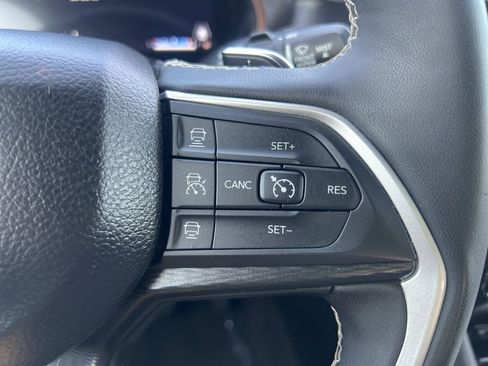 Used 2024 Jeep Grand Cherokee Altitude RWD image 52
