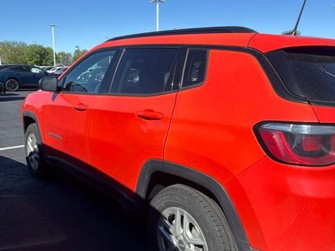 Used 2018 Jeep Compass Sport w/ Tech Group FWD image 3