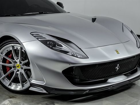 Used 2018 Ferrari 812 Superfast RWD image 2