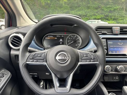 Used 2025 Nissan Versa SV FWD image 27