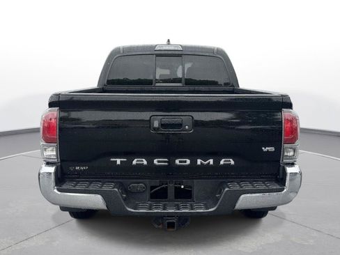 Used 2017 Toyota Tacoma SR5 w/ Tow Package RWD image 7