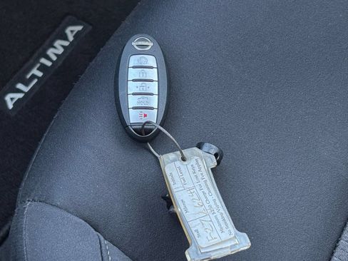 Used 2025 Nissan Altima 2.5 SV FWD image 21
