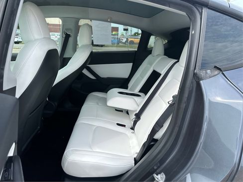 Used 2020 Tesla Model Y Long Range image 11