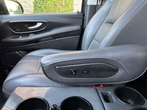 Used 2018 Mercedes-Benz Metris Passenger image 14