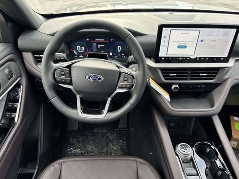 New 2026 Ford Explorer Platinum image 13