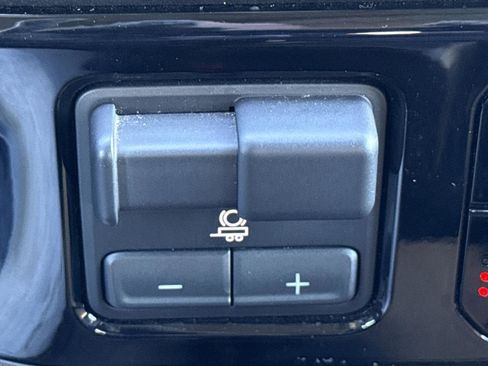 Used 2025 Chevrolet Silverado 1500 LT image 17