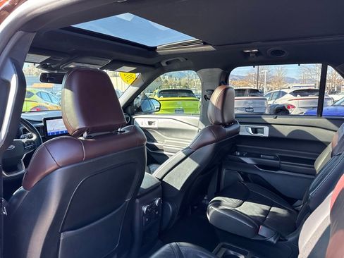 Used 2020 Ford Explorer Platinum image 35