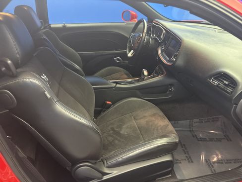 Used 2018 Dodge Challenger R/T Scat Pack w/ Leather Interior Group RWD image 23
