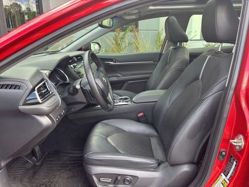 Used 2020 Toyota Camry XSE image 42