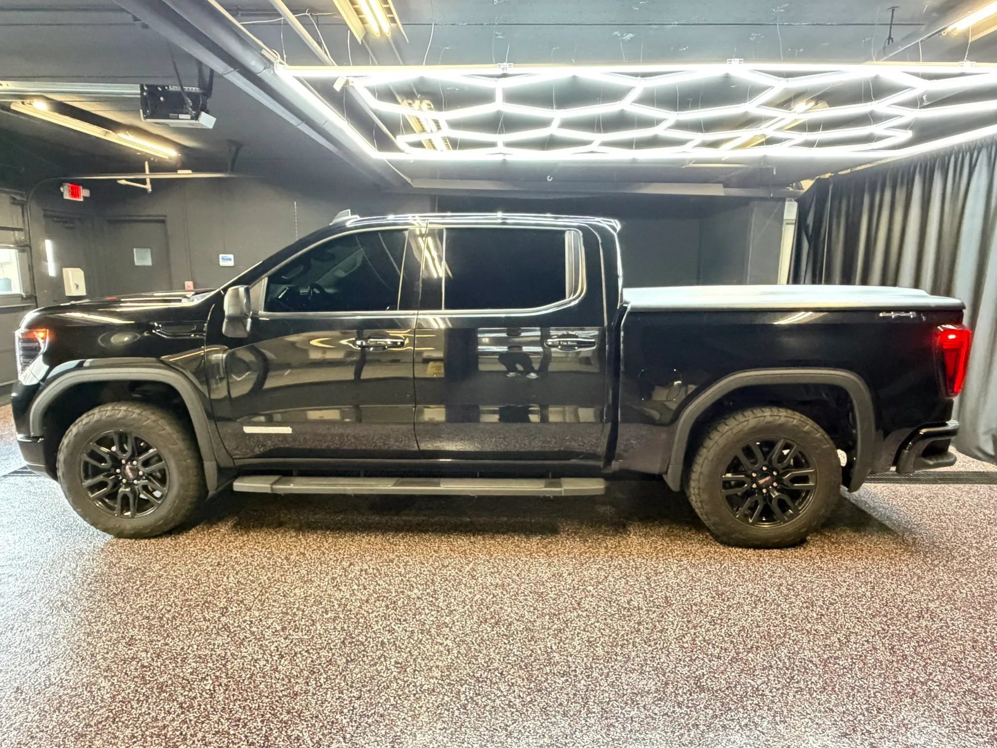 Used 2022 GMC Sierra 1500 Elevation AWD/4WD image 4