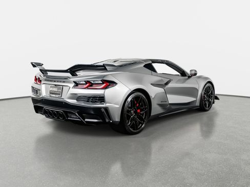 Used 2023 Chevrolet Corvette Z06 w/ Z07 Performance Package RWD image 10
