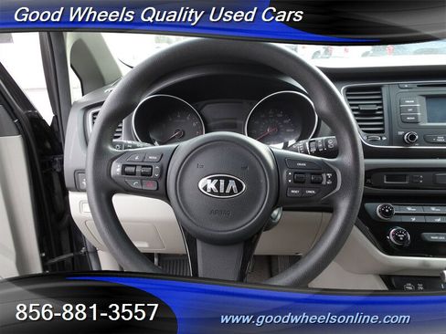 Used 2015 Kia Sedona LX image 17