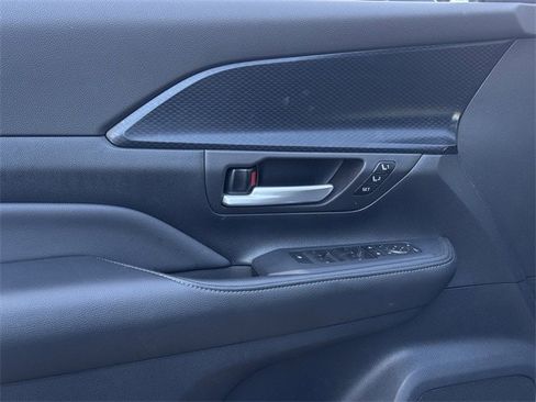 Used 2025 Toyota Grand Highlander AWD Hybrid image 27