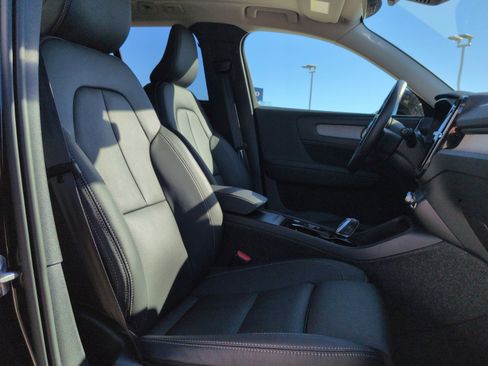 New 2025 Volvo XC40 B5 Plus w/ Protection Package Premier image 27