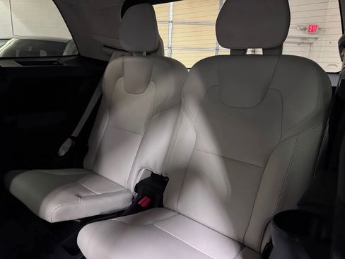 Used 2021 Volvo XC90 T6 Momentum w/ Climate Package image 17