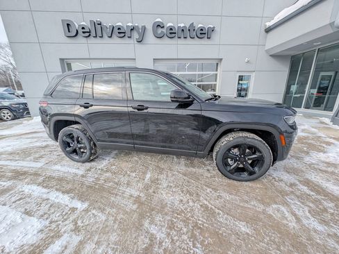 New 2026 Jeep Grand Cherokee Limited w/ Limited Altitude Package image 4