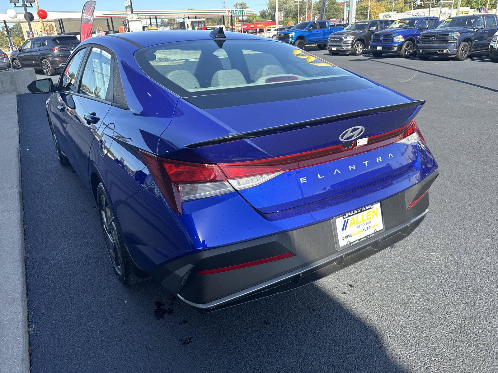 Used 2025 Hyundai Elantra Sport FWD image 10