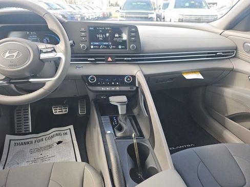 Certified 2025 Hyundai Elantra Sport image 13