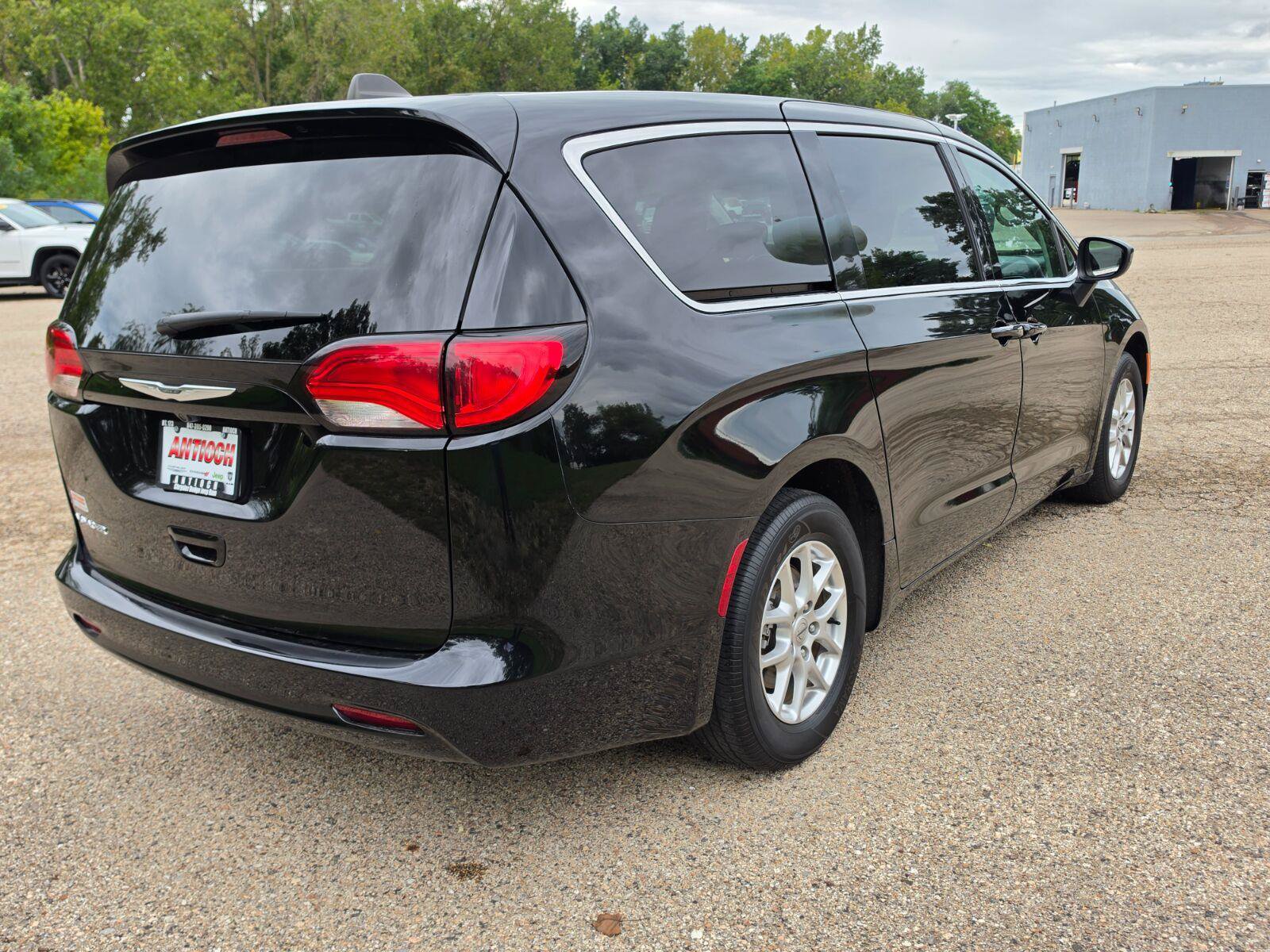 Used 2024 Chrysler Voyager LX FWD image 8