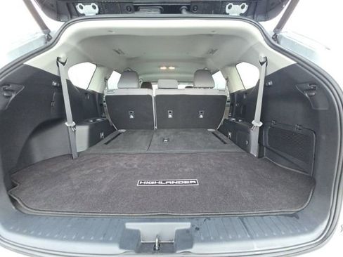 Used 2023 Toyota Highlander LE image 14