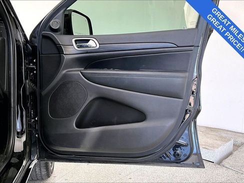 Used 2021 Jeep Grand Cherokee Laredo X image 25