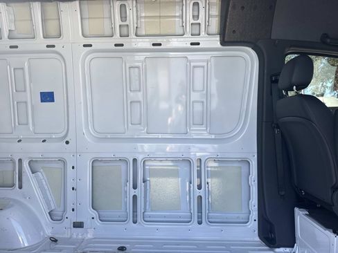Used 2024 Mercedes-Benz Sprinter 2500 image 5