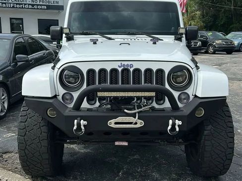 Used 2014 Jeep Wrangler Unlimited Sahara w/ Connectivity Group AWD/4WD image 4