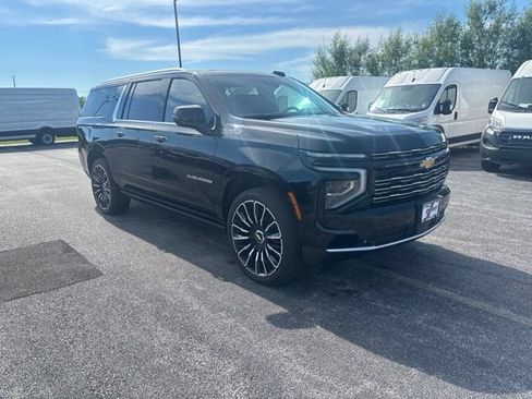 Used 2026 Chevrolet Suburban High Country AWD/4WD image 2