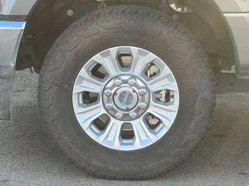 Used 2022 Ford F250 XLT w/ FX4 Off-Road Package AWD/4WD image 25