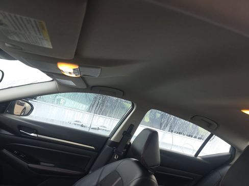 Used 2024 Nissan Altima 2.5 SR image 17