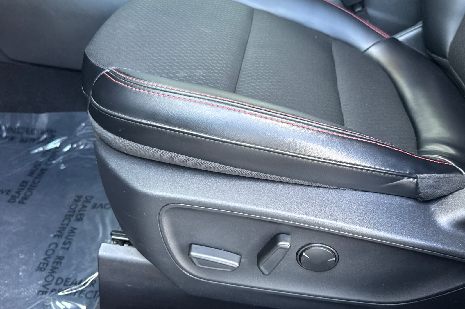Used 2025 Ford Escape ST-Line FWD image 12