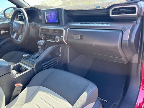 Used 2024 Toyota Tacoma TRD Sport AWD/4WD image 9