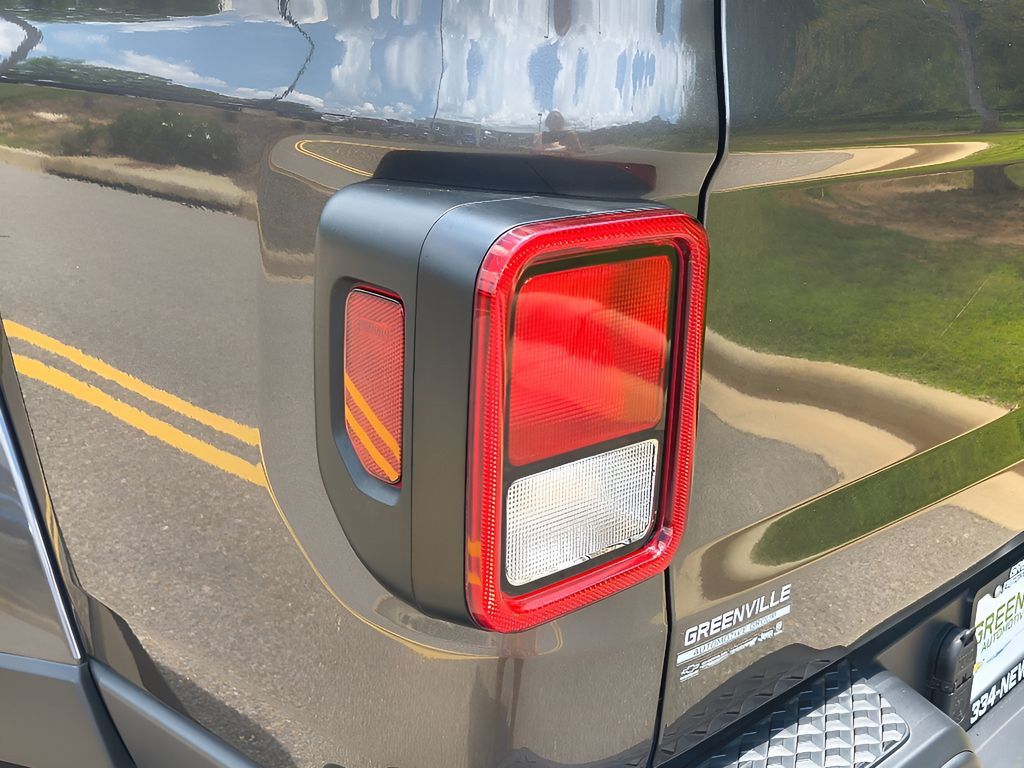 Used 2024 Jeep Gladiator Sport AWD/4WD image 29