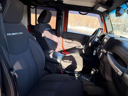 Used 2014 Jeep Wrangler Unlimited Rubicon w/ Dual Top Group image 17
