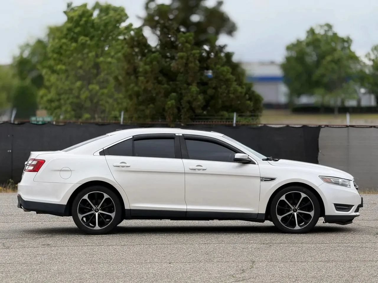 Used 2014 Ford Taurus SEL w/ Equipment Group 201A AWD/4WD image 7
