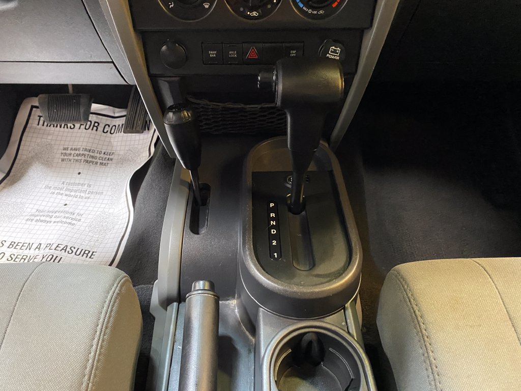 Used 2009 Jeep Wrangler Unlimited Rubicon w/ Dual Top Group AWD/4WD image 34