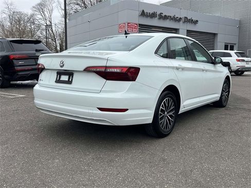 Used 2021 Volkswagen Jetta SE w/ SE Cold Weather Package image 4