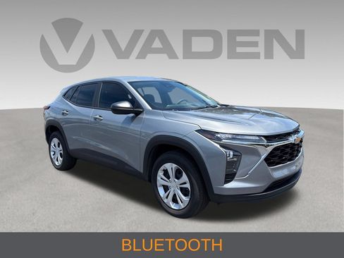 Used 2026 Chevrolet Trax LS FWD image 7